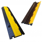  SH-R22510　橡膠2槽線槽<P>規格：主體橡膠材質，黃色塑膠蓋板<P>整體約:97㎝*寬24㎝高4.5㎝<P>內槽尺寸：寬2.5㎝*高3.0㎝ ( 誤差±3% ),重約6.5kg