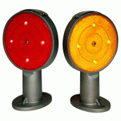 SH-DL15　太陽能鑄鋁平面導標<P>說明：雙平面，雙向各4顆LED燈 ( 閃爍 )，固定一面紅／一面黃反光片
雙向各四顆LED燈